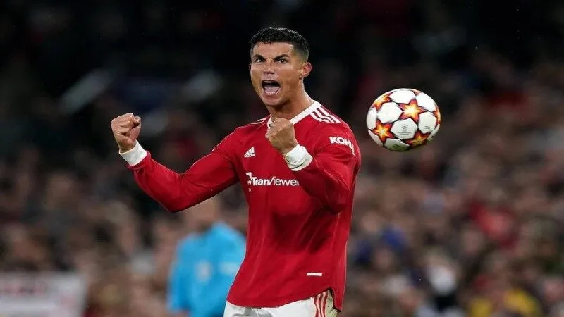 Cầu thủ Ronaldo có tiểu sử như thế nào?