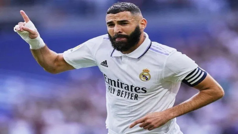 Tìm hiểu tiểu sử về cầu thủ Benzema